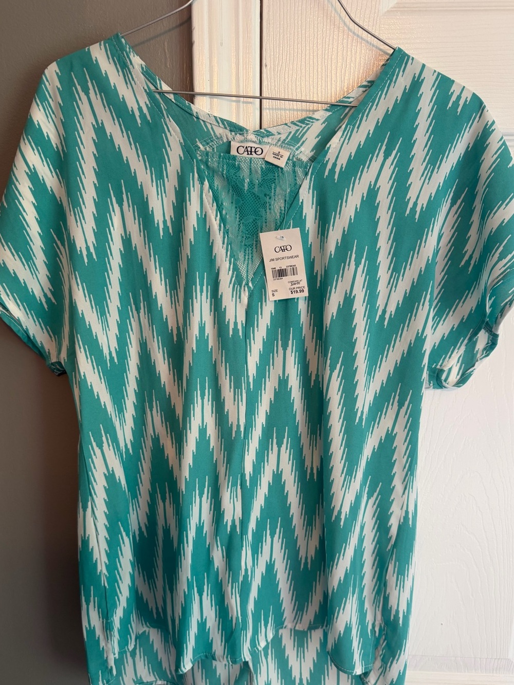 NEW Women’s S Cato Teal and White Chevron Short Sleeve Blouse